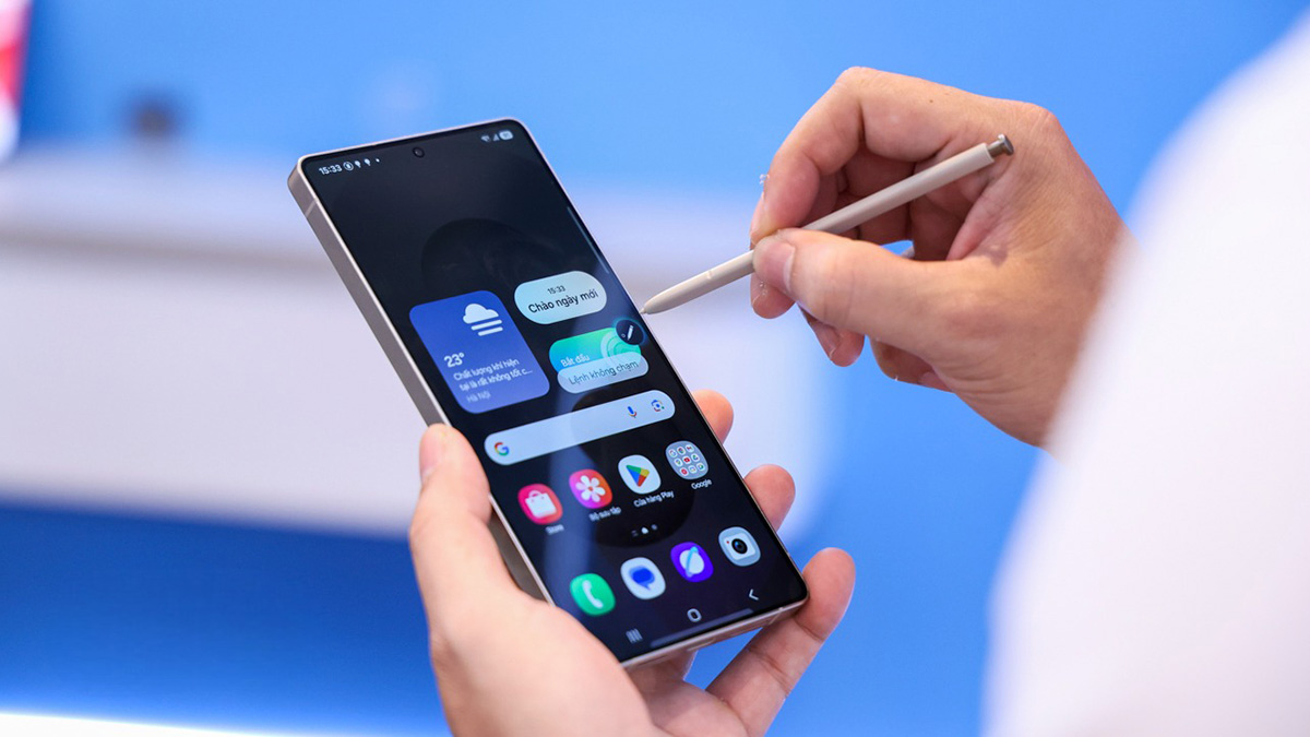 Màn hình Galaxy S26 Ultra lớn hơn, hiển thị sắc nét hơn iPhone 17